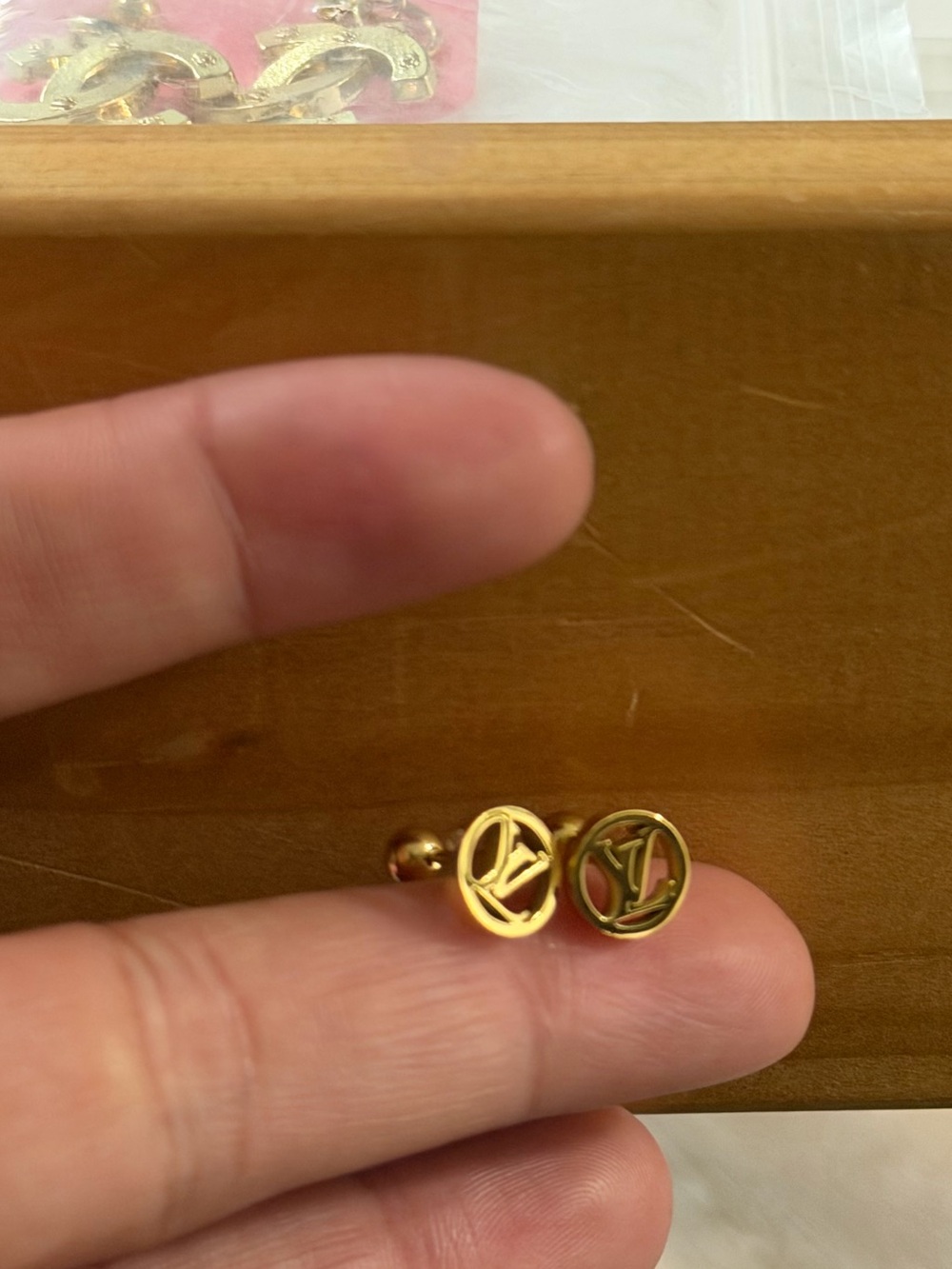 Gold lv Earrings stainless steel - Picture 3 of 4